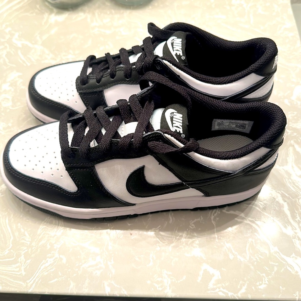 Nike Dunk Low 'Black White' “Panda’s” GS size 5.5Y